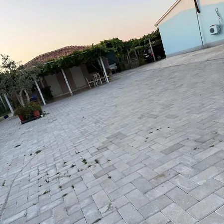 Dhoma Pushimi Tale Ferienhaus
